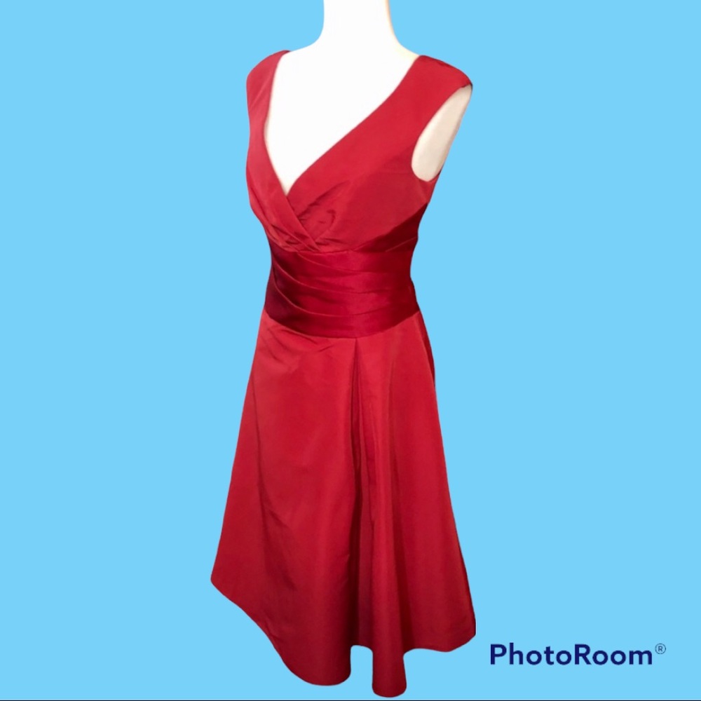 Elegant Red Formal Dress - Picture 3 of 9